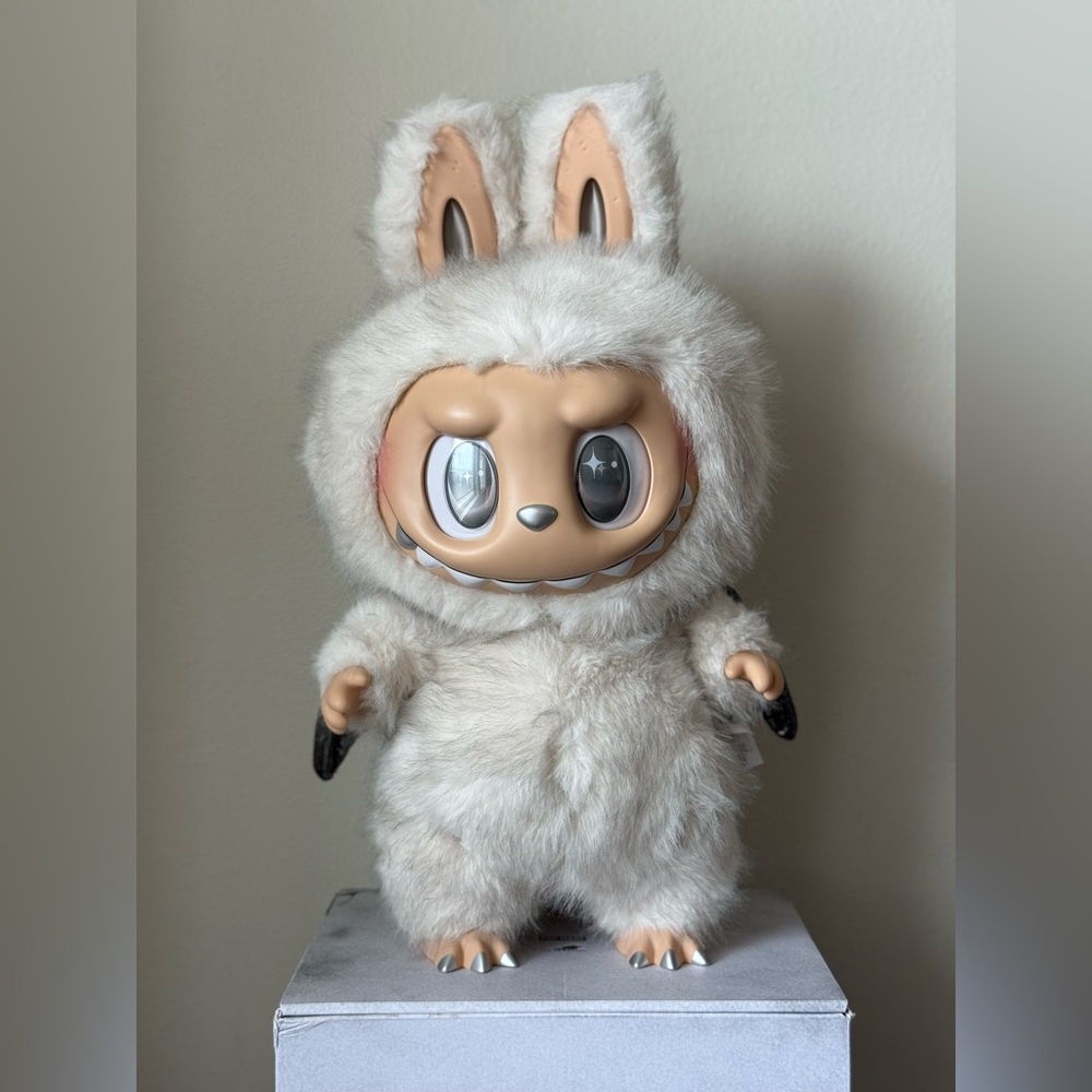 AUTHENTIC POPMART THE MONSTERS LABUBU ANGEL IN CLOUDS - Picture 4 of 13